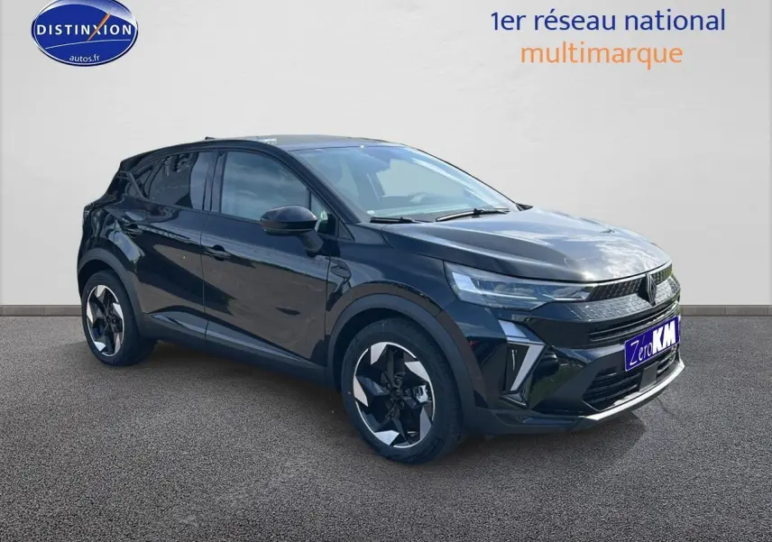 Renault Captur 1.6 e-tech hybride noir étoile en 3/4 avant droit avec jantes alu et feux LED distinctifs.
