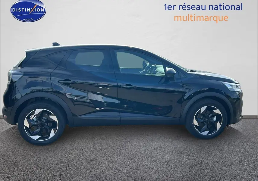Profil côté gauche d'un Renault Captur 2025 noir étoile avec jantes alu au design moderne sur fond neutre.