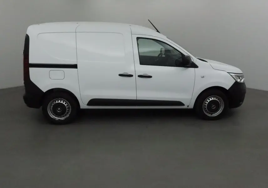 Profil droit d'un utilitaire blanc Renault Express Van 2021 avec portes latérales et jantes acier noires.