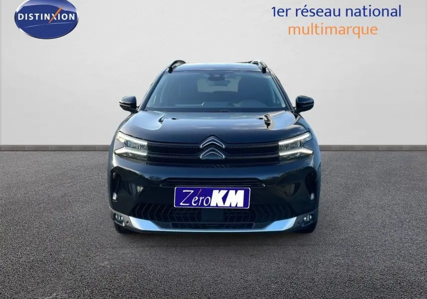 Citroën C5 Aircross noir perla metal vue de face, mettant en valeur sa calandre et ses phares LED distinctifs.