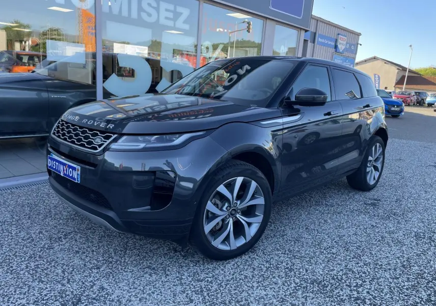 Range Rover Evoque gris métallisé vu en 3/4 avant droit, avec calandre Dark Atlas et jantes 20 pouces cinq branches.