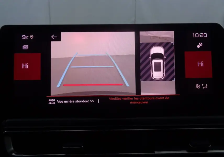 Écran de caméra de recul et vue aérienne du Citroën C5 Aircross noir perle, affichage intérieur à 10h20.