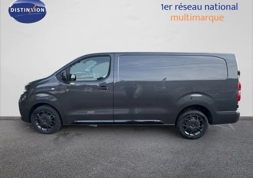 Profil côté gauche du Citroën Jumpy Fourgon XL gris titane métallisé, avec jantes noires et carrosserie lisse.