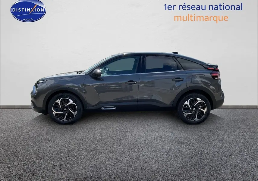 Profil droit d'une Citroën C4 2024 gris platinium métallisé avec jantes bi-ton et toit noir contrasté.