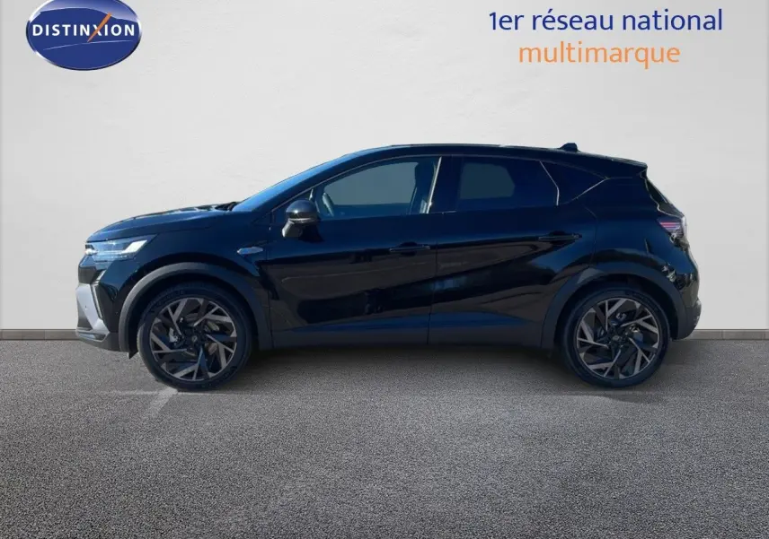 Profil côté gauche d'un Renault Captur E-Tech hybride 2025 noir étoile métal avec jantes alliage et lignes dynamiques.