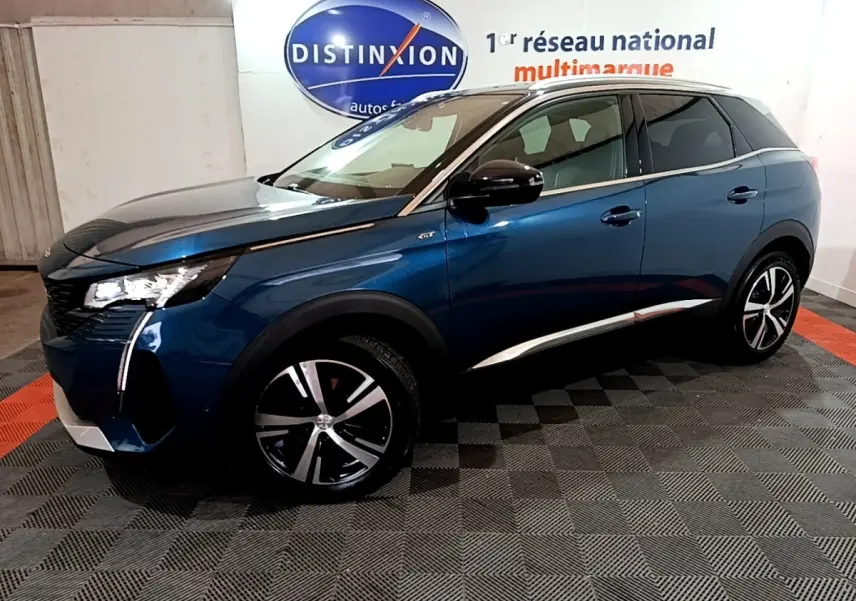 Peugeot 3008 PureTech 130 GT bleu en vue de profil droit, avec jantes alliage et toit noir contrasté.