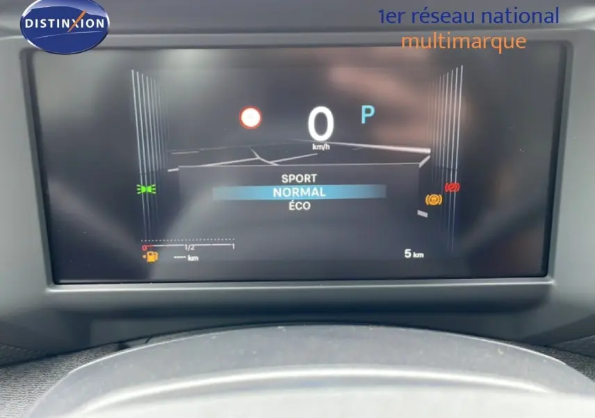 Affichage numérique du tableau de bord de la Citroën C4 PureTech 130ch, mode de conduite normal sélectionné.