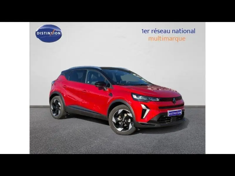 Renault Captur 1.0 Eco-G 100ch Techno rouge Flamme en 3/4 avant droit avec toit noir et jantes noires distinctives.