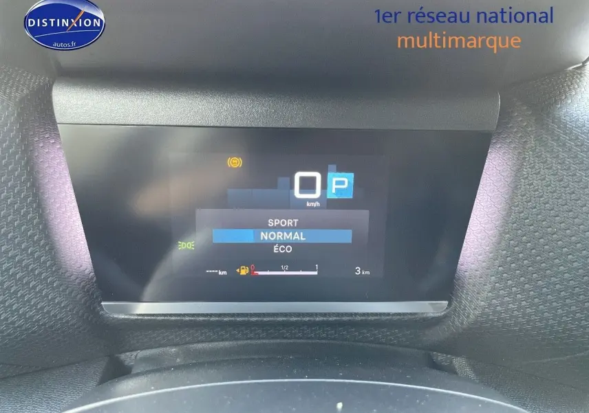 Affichage numérique du tableau de bord de la Citroën C4 gris platinium, mode de conduite normal visible.