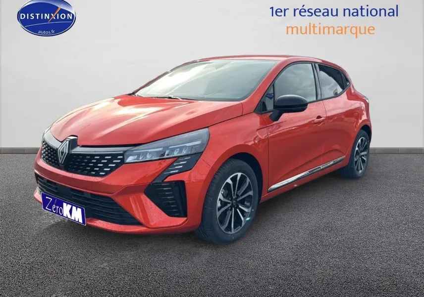 Renault Clio V orange Valencia vue 3/4 avant droit avec calandre noire et jantes alu noires et argentées