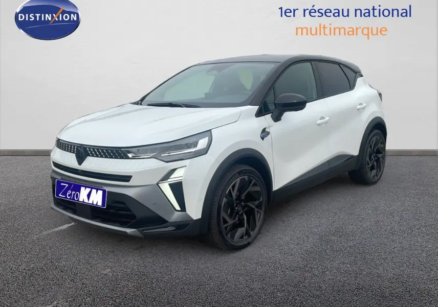 Renault Captur E-Tech hybride blanc nacré avec toit noir, vue 3/4 avant côté gauche, jantes noires distinctives.
