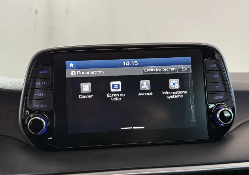 Écran tactile central du tableau de bord du Hyundai Tucson 2019 affichant le menu des paramètres.