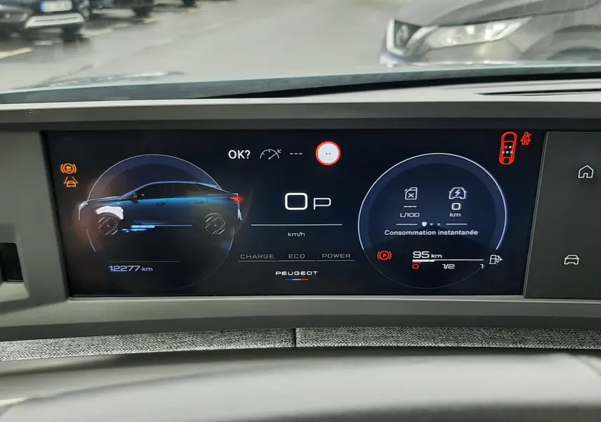 Vue intérieure du tableau de bord numérique du Peugeot 3008 Bleu Ingara 2025, affichant l'autonomie et la consommation instantanée.