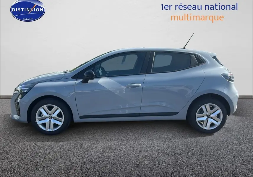 Profil latéral droit d'une Renault Clio 2025 gris Rafale avec jantes alliage et vitres teintées.