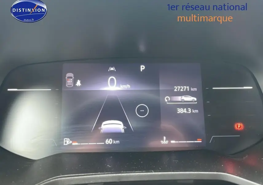 Affichage numérique du tableau de bord de la Renault Clio V blanche, montrant la vitesse à 0 km/h et le compteur kilométrique.