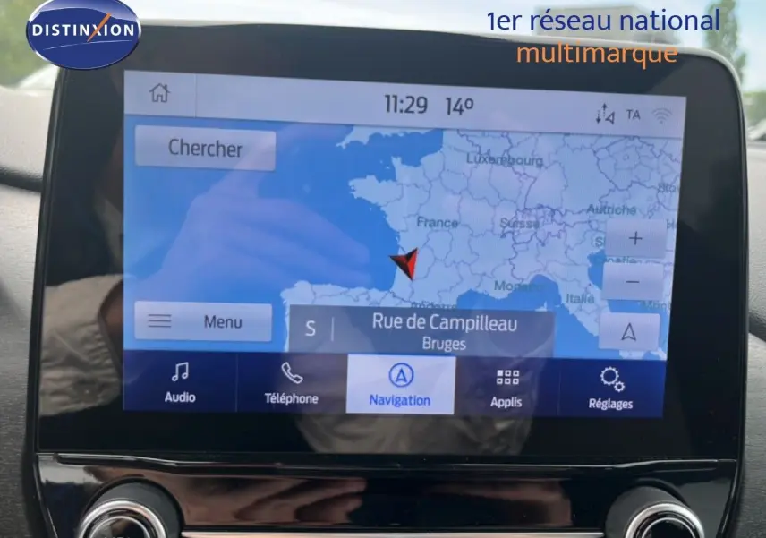 Écran tactile central du Ford Puma 2021 affichant la navigation avec carte de l'Europe et options audio, téléphone, applis.