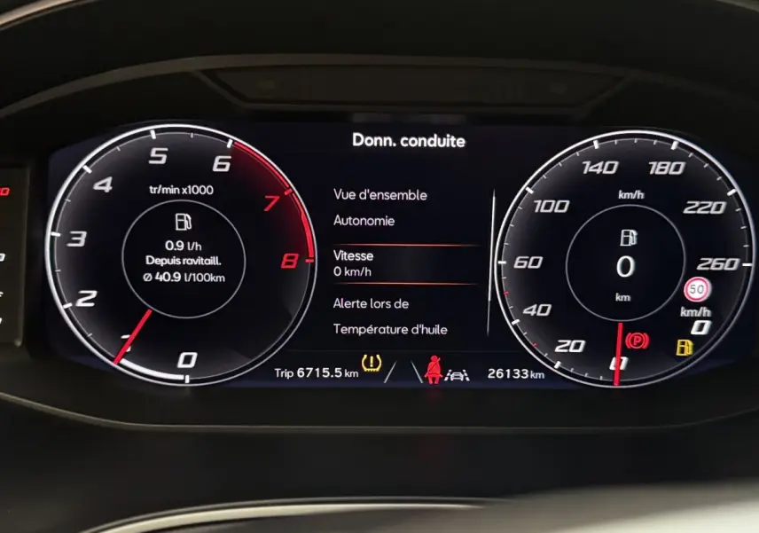 Tableau de bord numérique de la SEAT Ibiza 1.0 TSI 110 FR 2024 affichant compte-tours et vitesse à l'arrêt.