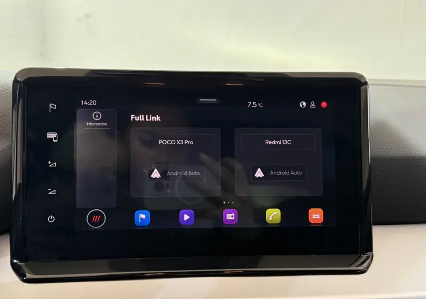 Écran tactile central du tableau de bord du SEAT Ibiza 1.0 TSI 110 FR 2024 affichant Android Auto et température extérieure.