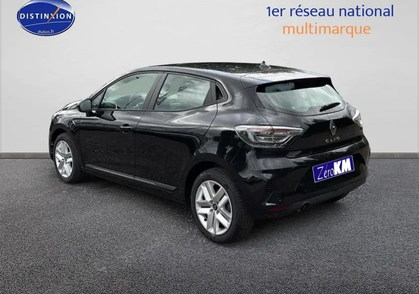 Renault Clio V noire vue de trois quarts arrière droit, avec feux arrière LED et jantes argentées.