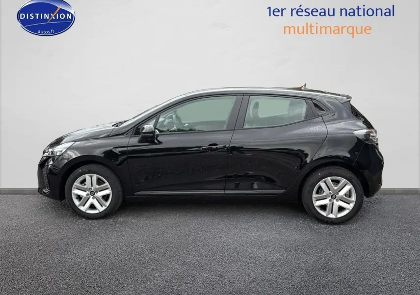 Profil côté gauche d'une Renault Clio V noire 2025 avec jantes argentées sur fond neutre intérieur.