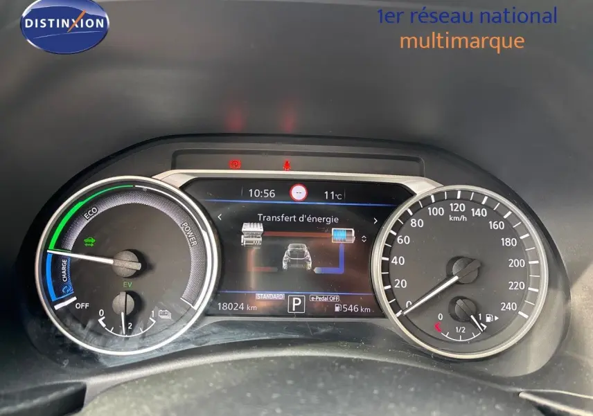 Tableau de bord du Nissan Juke 2024 hybride, affichant la vitesse, l'énergie et le kilométrage à 10h56, 11°C.