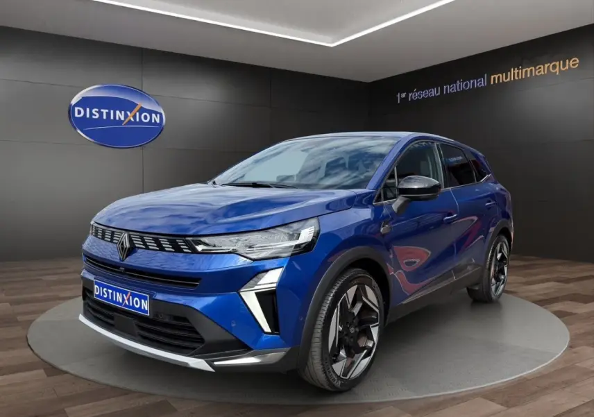Renault Symbioz bleu, vue 3/4 avant droit, avec calandre moderne et jantes distinctives en alliage.