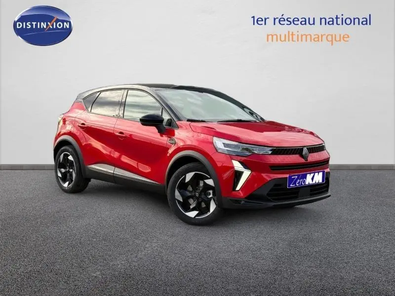 Renault Captur 2025 Rouge Flamme en 3/4 avant droit, SUV hybride avec jantes noires et toit noir contrasté.