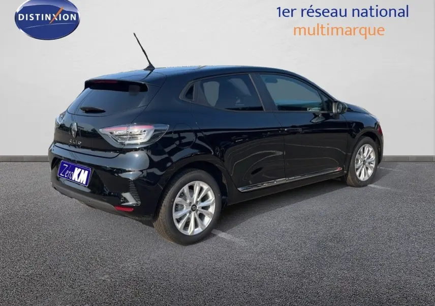 Renault Clio 2025 noir étoile métal vue 3/4 arrière côté droit avec jantes alliage et vitres teintées.