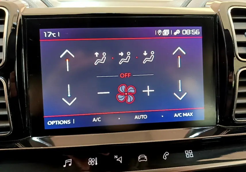 Écran tactile de la climatisation du Citroën C5 Aircross 2020, affichage digital avec commandes de ventilation.
