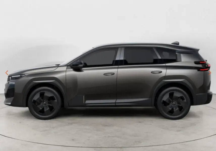 Profil droit du Citroën C5 Aircross gris 2026 avec jantes alliage noires et vitres teintées.