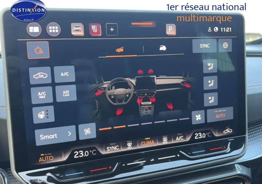 Écran tactile intérieur affichant la gestion de la climatisation du CUPRA Formentor noir, vue frontale du tableau de bord.