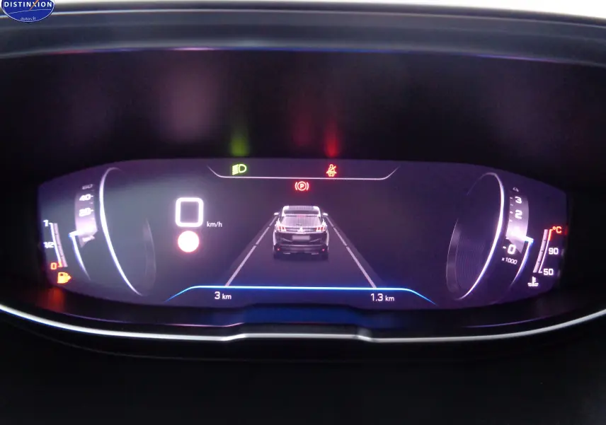 Affichage numérique du tableau de bord du Peugeot 3008 2023 montrant la vitesse à 0 km/h et l'alerte de frein à main activée.