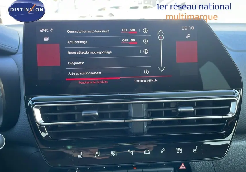 Écran tactile central affichant les réglages de conduite du Citroën C5 Aircross 2025, intérieur moderne noir.