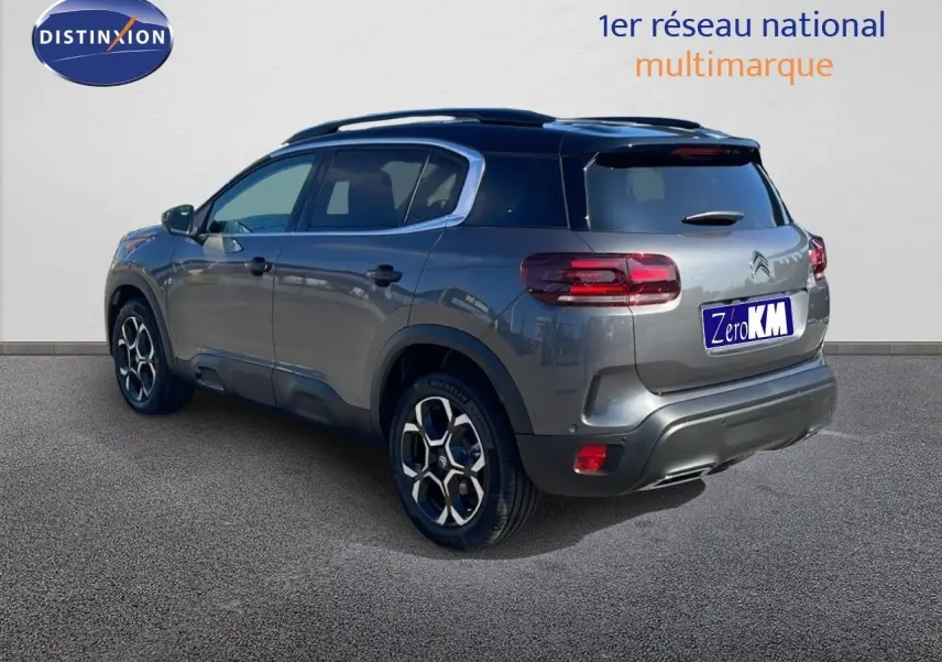 Citroën C5 Aircross gris platinium métal avec toit noir, vue 3/4 arrière côté gauche, jantes bi-ton distinctives.