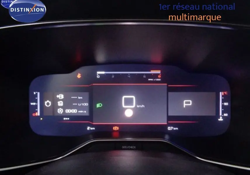 Tableau de bord numérique du Citroën C5 Aircross 2022 affichant la vitesse à 0 km/h et la boîte automatique en position parking.