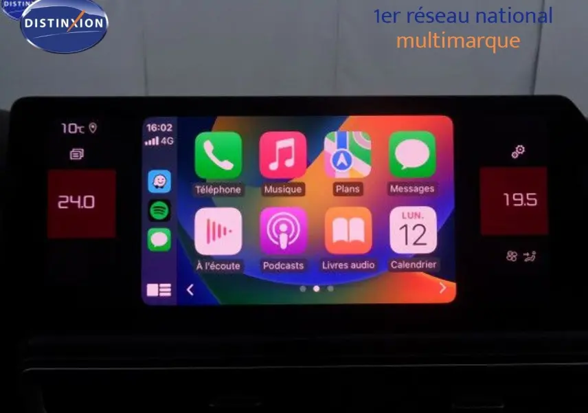 Écran tactile central du tableau de bord du Citroën C5 Aircross 2022 affichant les applications connectées.