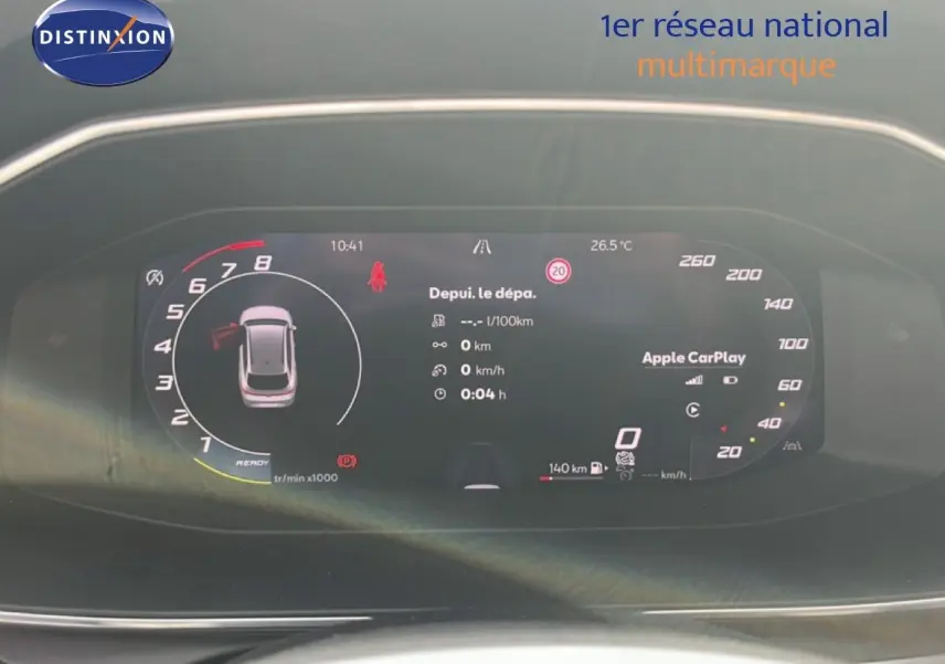 Affichage numérique du tableau de bord de la SEAT LEON ST 2025, montrant les compteurs et informations de conduite.