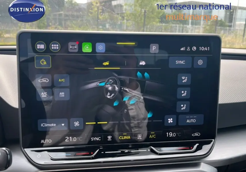 Écran tactile central de la SEAT LEON ST 2025 affichant les réglages de climatisation et ventilation.