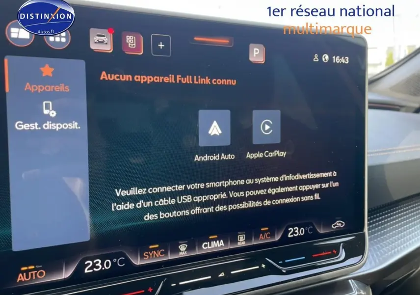 Écran tactile central du tableau de bord du CUPRA Formentor 2026, affichant les options Android Auto et Apple CarPlay.