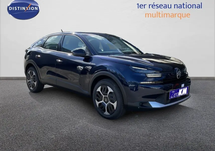 Citroën C4 Hybrid bleu Eclipse métal vue 3/4 avant droit avec jantes spécifiques et calandre moderne.