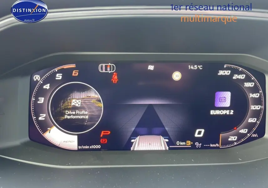 Tableau de bord numérique du CUPRA Formentor 2.0 TDI 150 DSG7 affichant mode performance et vitesse à 0 km/h.