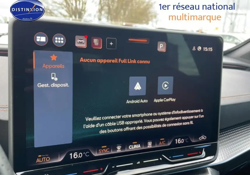 Écran tactile central affichant la connectivité Android Auto et Apple CarPlay dans une CUPRA Formentor 2026.