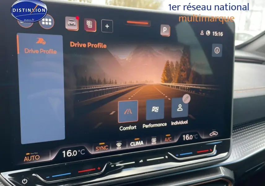 Écran tactile intérieur du CUPRA Formentor 2.0 TDI 150 DSG7 montrant les profils de conduite et la climatisation.