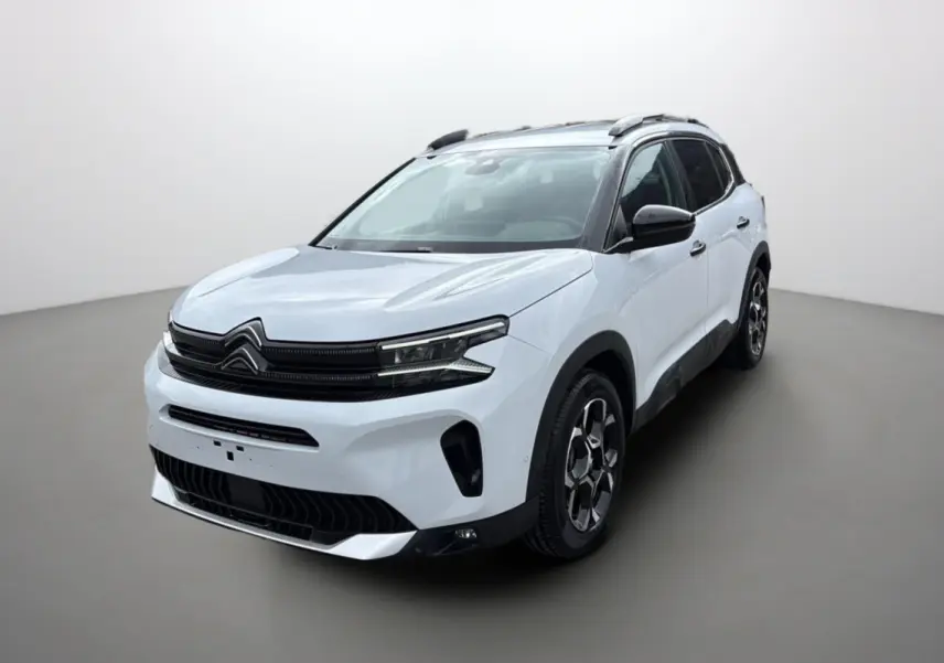 Vue 3/4 avant d'un Citroën C5 Aircross Hybrid blanc okénite avec barres de toit et jantes alu 18 pouces.