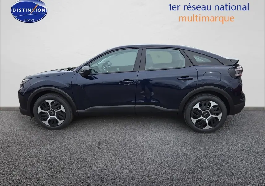 Profil côté gauche de la Citroën C4 1.2 hybride 136 plus bleu éclipse avec jantes 18 pouces et coques de rétroviseurs noir brillant.