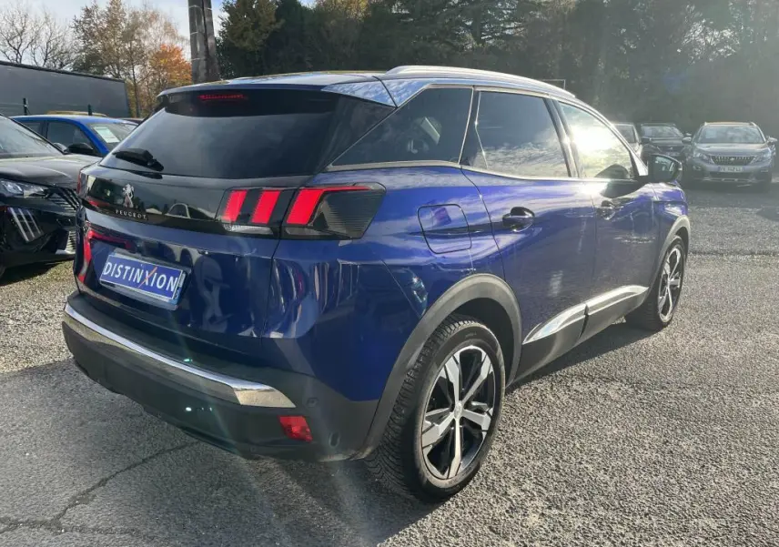 Peugeot 3008 Crossway bleu magnétique vue 3/4 arrière droit avec vitres surteintées et jantes alliage.