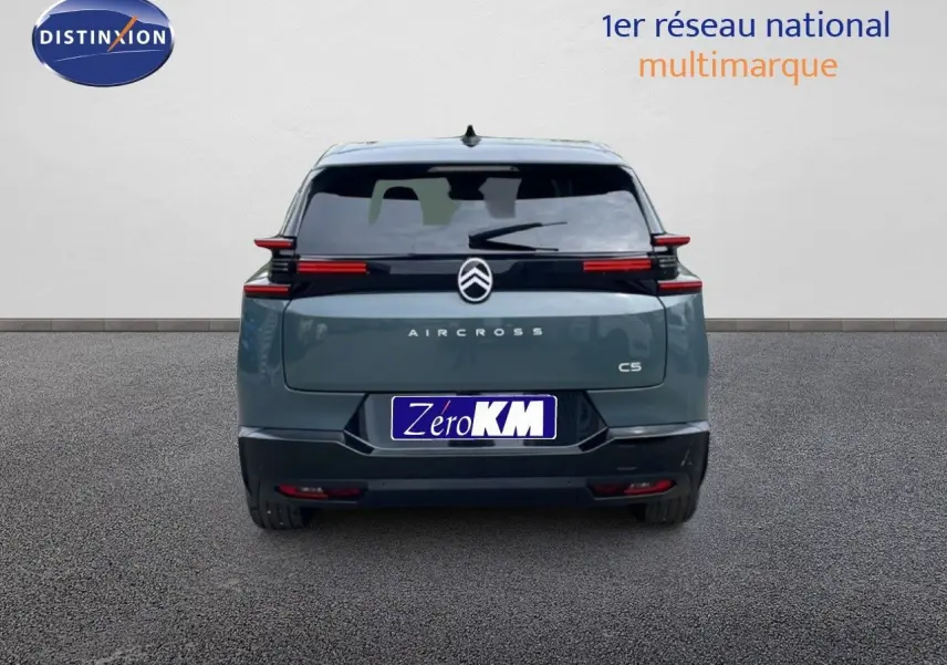 Vue arrière d'un Citroën C5 Aircross 2026 vert Astoria Metal avec feux arrière horizontaux et logo centré.