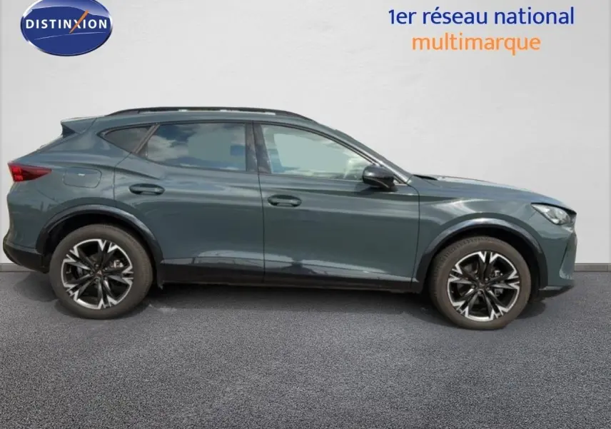 CUPRA Formentor 2.0 TDI gris magnétique métal vu de profil côté gauche, avec jantes alliage noires et détails sportifs.
