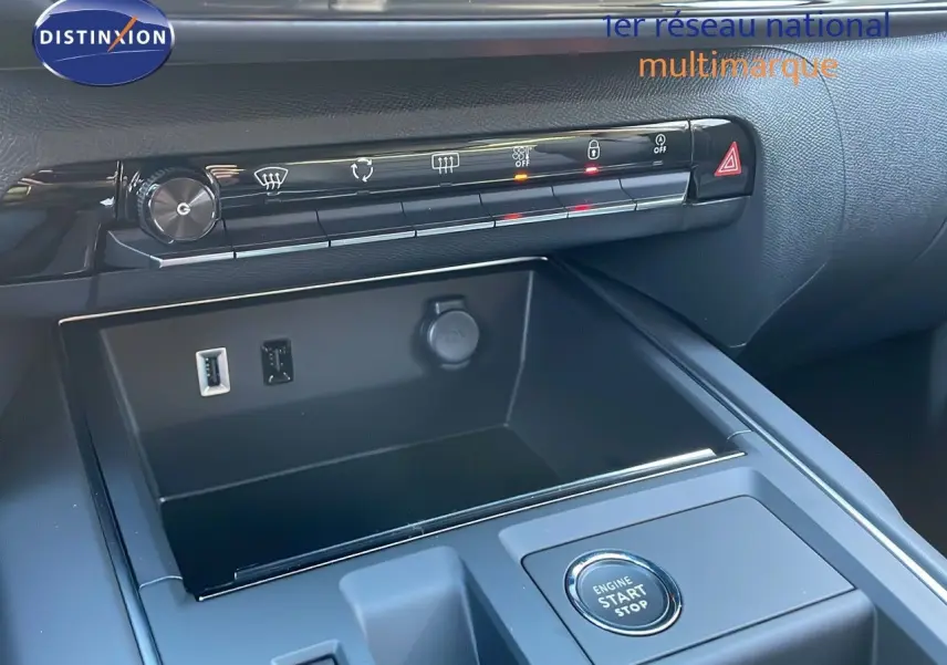 Détail de la console centrale noire avec bouton start/stop et commandes climatisation du Citroën C5 Aircross 2025.