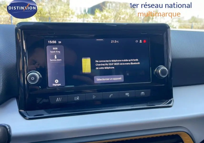Écran tactile central du tableau de bord du SEAT Arona 2025, affichant le menu Bluetooth et les réglages.